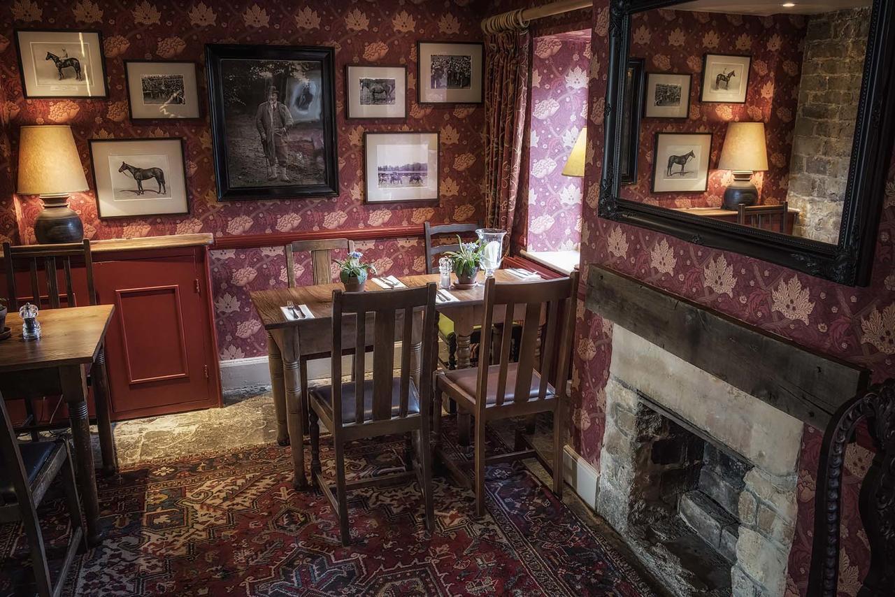 The Howard Arms Illmington Exterior photo